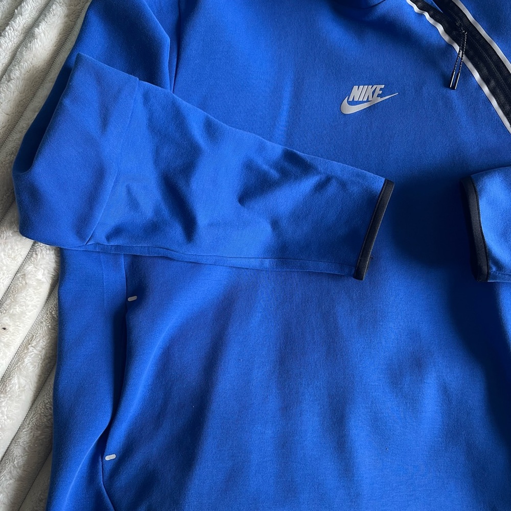 Nike Tech Fleece Hoodie - Picture 4 of 6